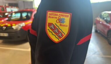 ivre dans un laboratoire médical, une femme de 25 ans insulte et frappe des pompiers
