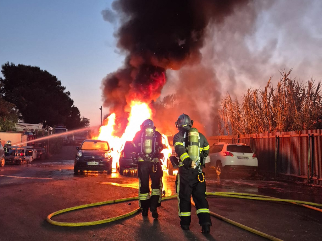 Près de Nice. Un incendie touche une fourrière, le trafic SNCF a été interrompu