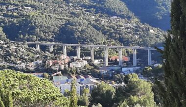 Près de Nice. Une voiture en feu sur l'A8, une femme de 20 ans gravement blessée