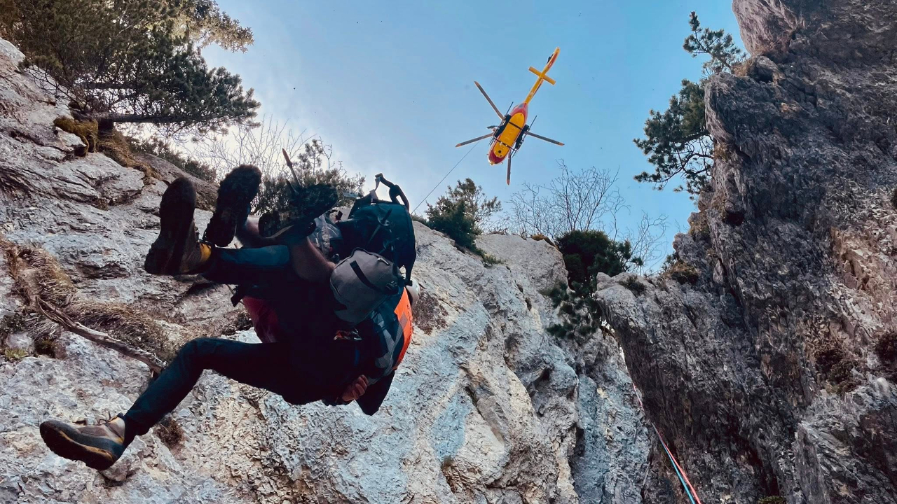 deux alpinistes dévissent sur un glacier du massif des Ecrins et se blessent sérieusement