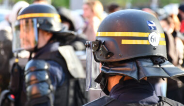 plusieurs CRS pris pour cible par des tirs de mortiers à Échirolles