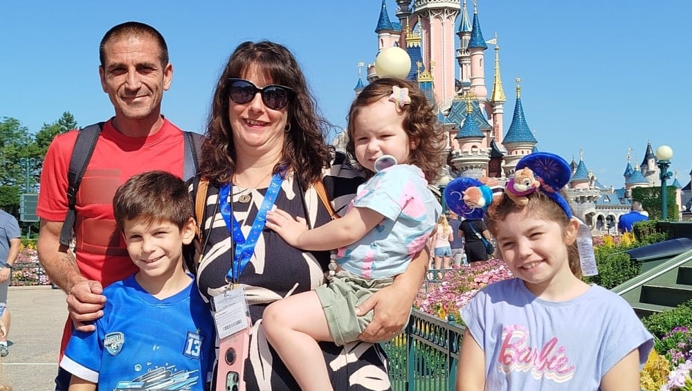Priscillia Bertrand veut réaliser le rêve de Sya : retourner à Disneyland Paris.
