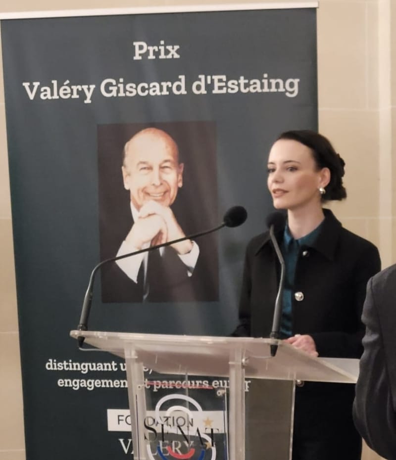 Laura Renucci, lauréate du prix Valery Giscard D'Estaing, lors de son discours au Sénat.
