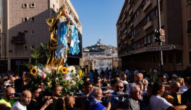 Dans les rues du Panier, la procession de l’Assomption partagée entre les générations