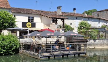 La guéguerre se poursuit entre la mairie de Jarnac et le bar Quai 30 au sujet de la terrasse flottante