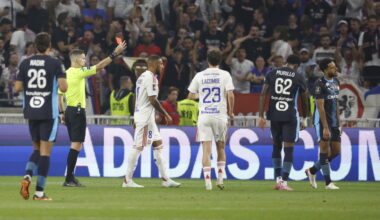 les Olympiens réduits à dix dès la demi-heure de jeu, suivez la rencontre