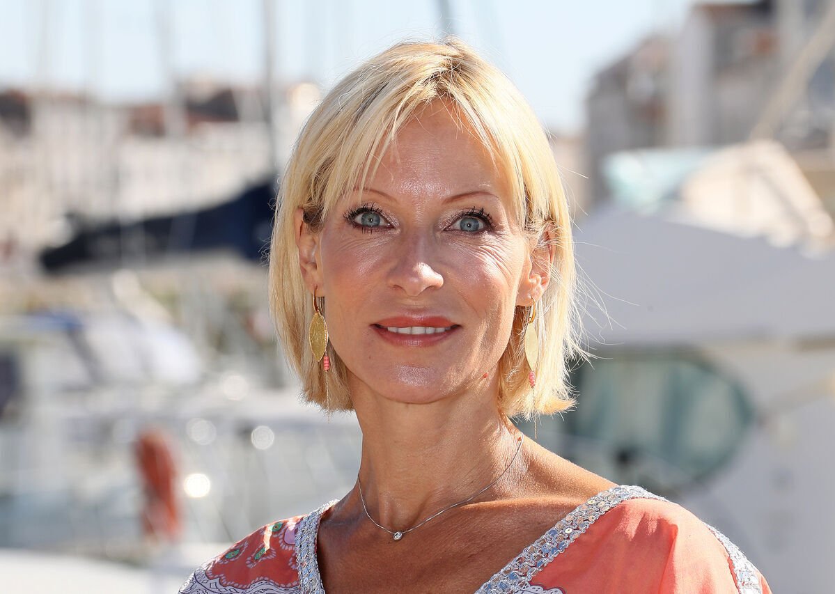 Rebecca Hampton est de retour dans un feuilleton et ce n'est pas ...