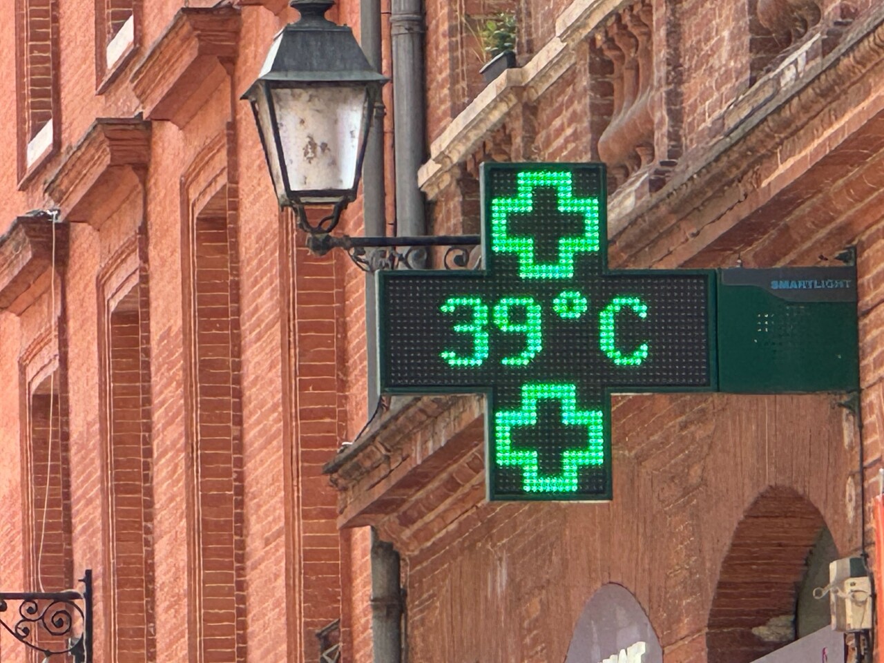 "C'est tout simplement historique". Les jours de canicule s'enchaînent à Toulouse : à quand la fin ?