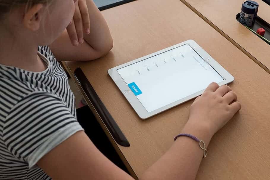 l’État accusé d’avoir « abandonné » les enfants blancs issus des classes populaires