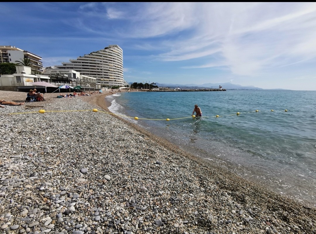 Près de Nice. Ces restaurants de plage ont trouvé la technique pour sauver leur activité de la montée des eaux