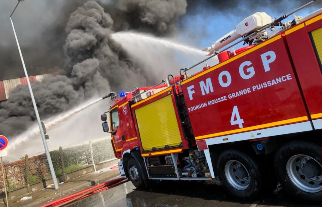 Un homme meurt dans l'incendie de son appartement près de Lyon