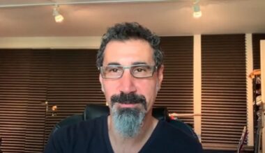 “Quand nous sentirons que c’est le bon moment” : Serj Tankian dit qu’un nouvel album de System Of A Down reste possible, mais seulement sous certaines conditions