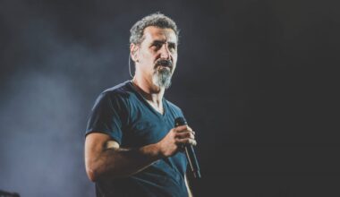 “Nous passons de très bons moments” : Serj Tankian parle de l’état actuel de System Of A Down