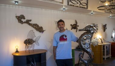 Au Bois-Plage-en-Ré, un sculpteur transforme les vieux vélos en totems d’acier