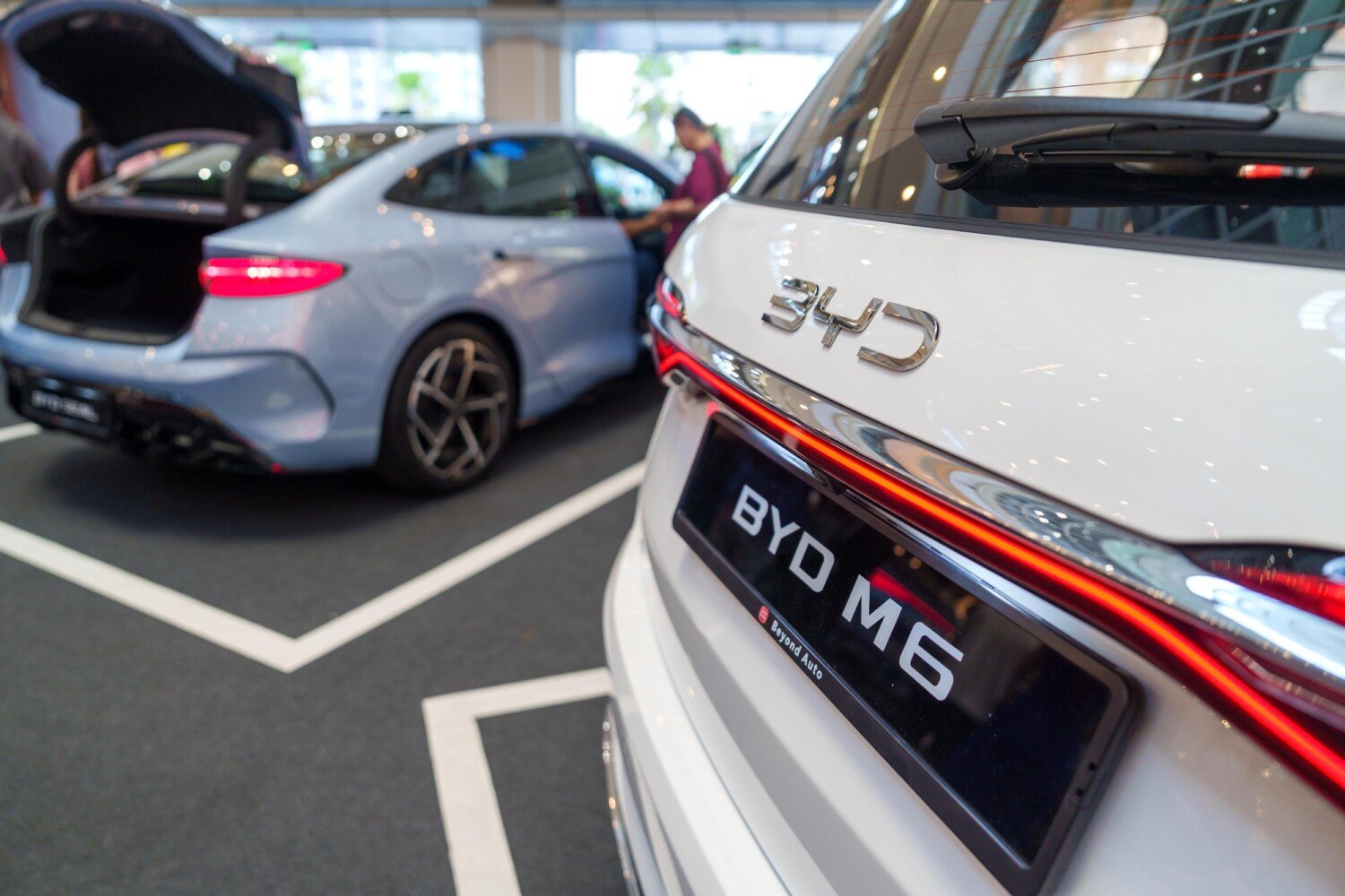 Comment les constructeurs chinois font-ils pour gagner la partie en Europe ?