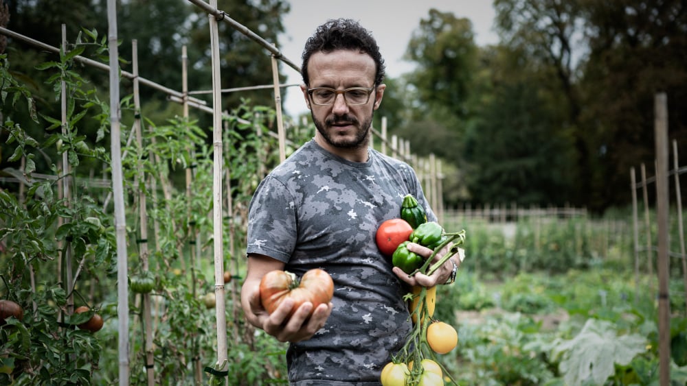 Le chef étoilé du Georges V, Simone Zanoni, violemment agressé à son domicile, sa montre dérobée