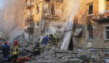 Volodymyr Zelensky dénonce un "massacre horrible et délibéré de civils" après des frappes russes meurtrières à Kiev