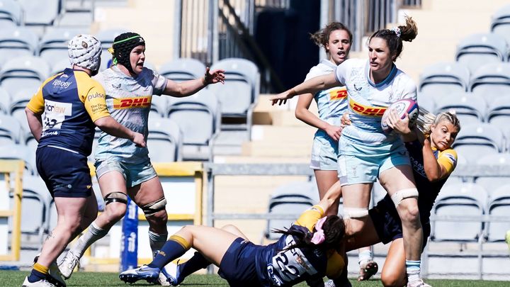 La Française Lénaïg Corson, ballon en main, lors d'un match entre les Harlequins et les Worcester Warriors, le 3 juin 2023. (SIPA)