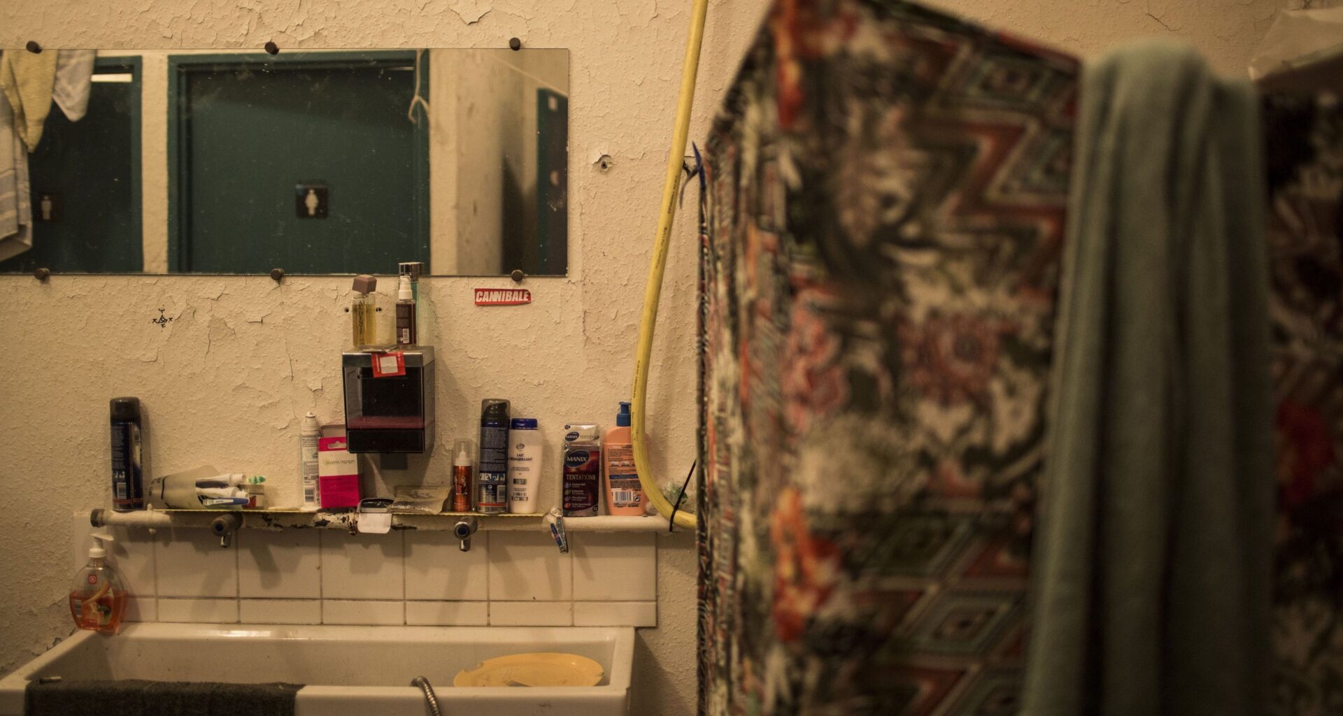 la bataille d'une retraitée pour récupérer son logement squatté par une famille guinéenne