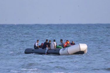 Migrants en route vers l'Angleterre depuis les côtes françaises.