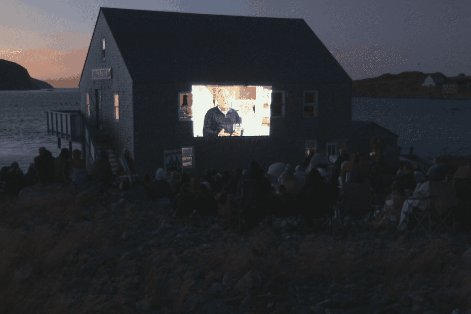 A l'Île aux Marins, la Projection en plein air des Petits Graviers émeut le public
