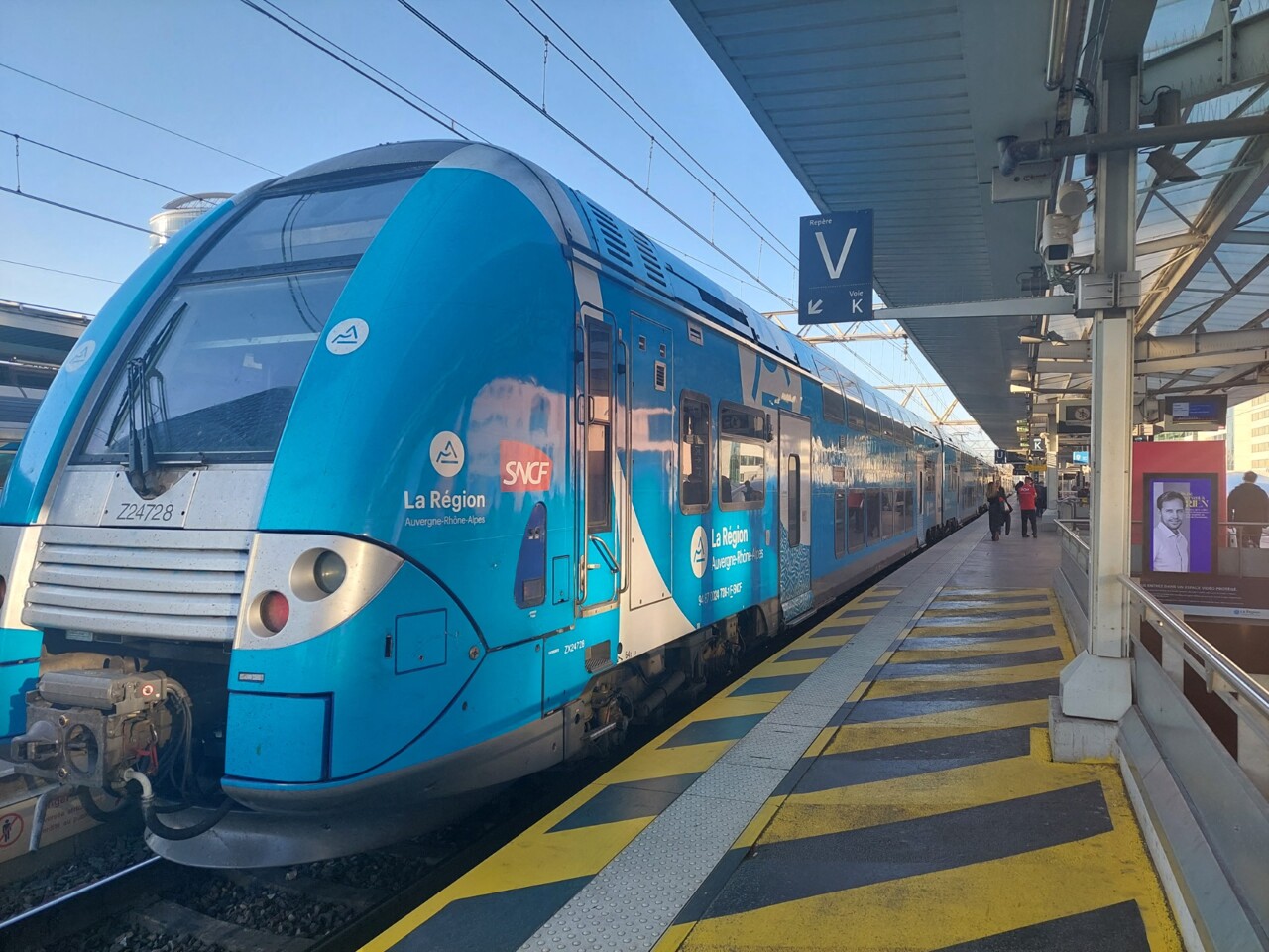 deux personnes mortellement heurtées par des trains, le trafic SNCF perturbé