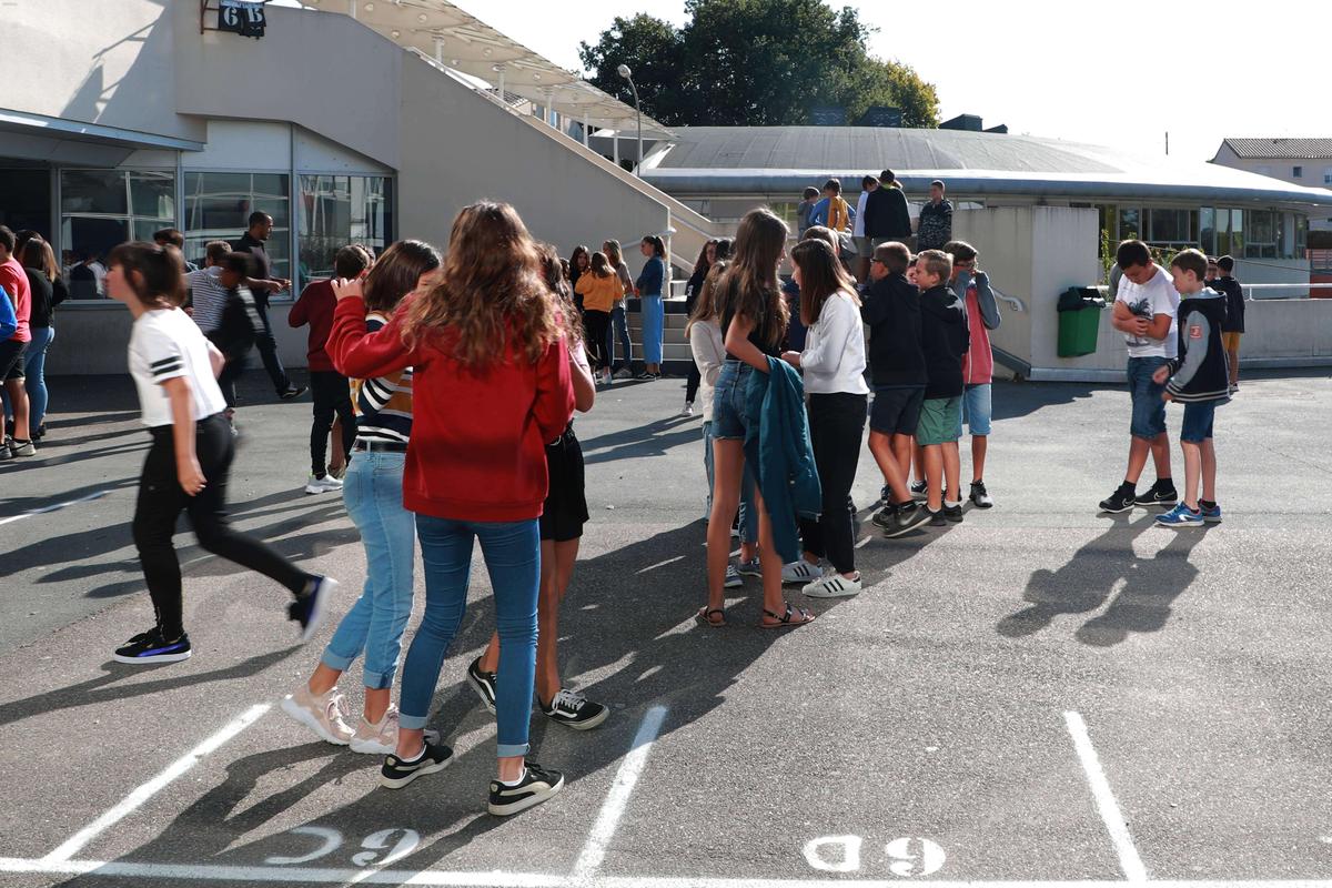 « Phobie scolaire, stress, mal-être profond… » À Latresne, le collège craque sous le poids des effectifs