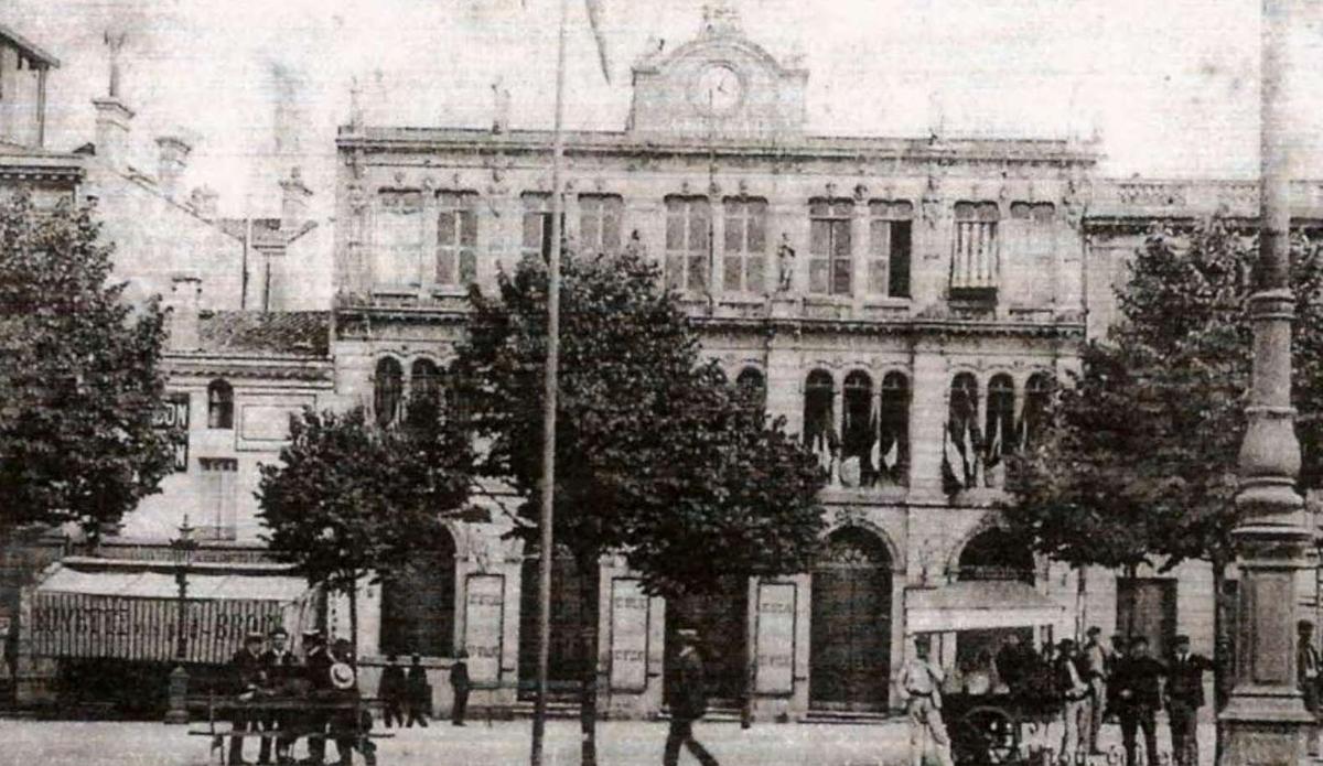L’Alcazar a été construit en 1861 place Stalingrad.