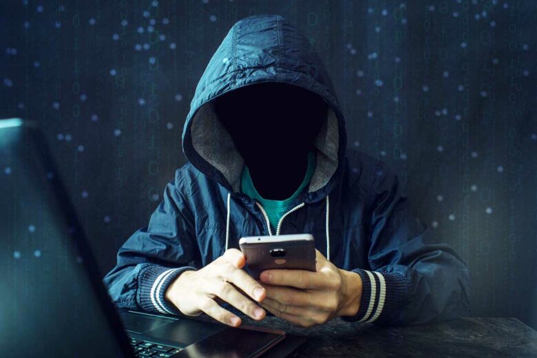 Un pirate informatique.