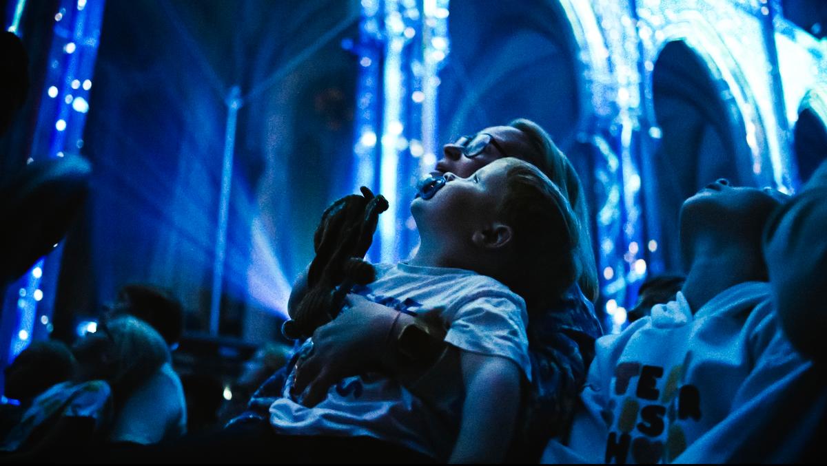 Le principe des spectacles Luminiscence : projeter des images et des lumières sur les murs et le plafond d’édifices religieux afin de créer une sensation d’immersion.