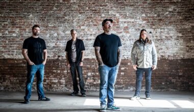 Aaron Lewis de Staind rend un hommage émouvant au batteur Jon Wysocki, aujourd’hui décédé