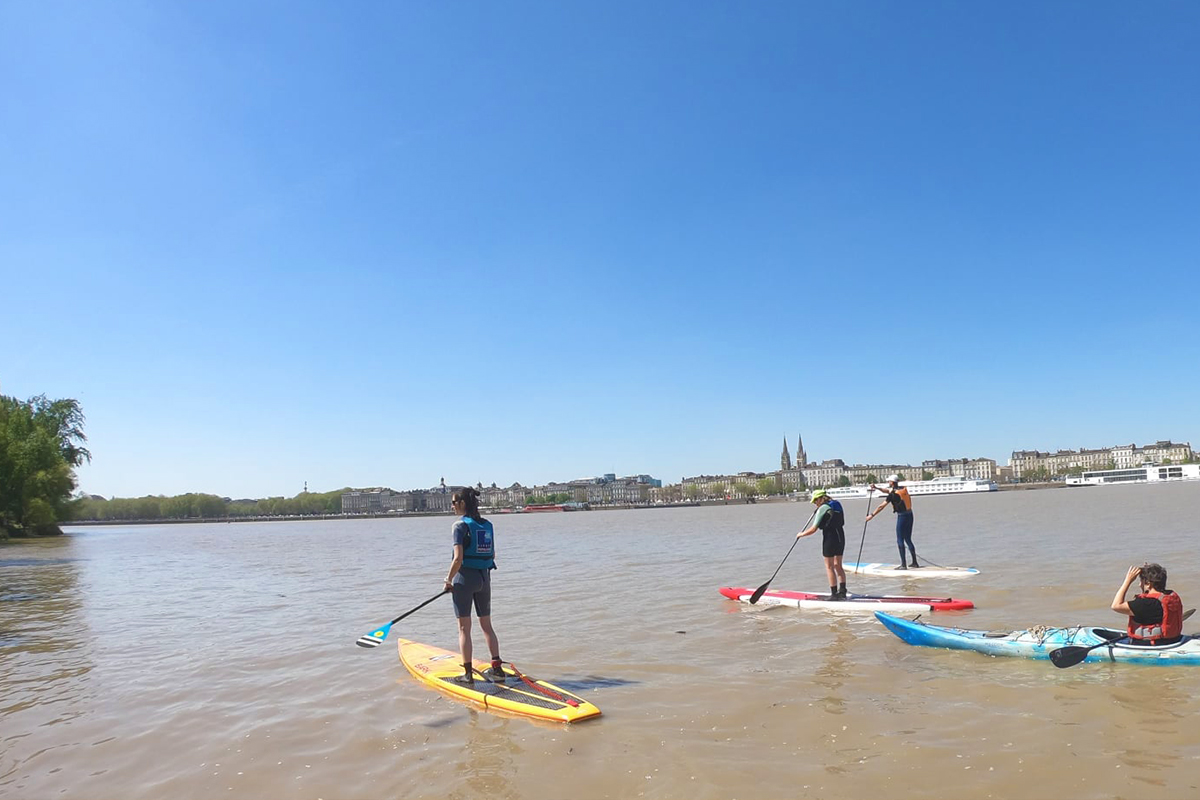 Stand-up paddle sur la Garonne à Bordeaux