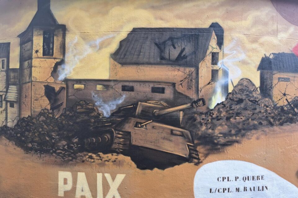Le désir de paix et de liberté, mais aussi un hommage au commando Reiffer a été immortalisé en bas du chateau d'eau de l'avenue Paul-Bert, quartier d'Applemont à l'occasion des 50 ans du Débarquement en Normandie. 