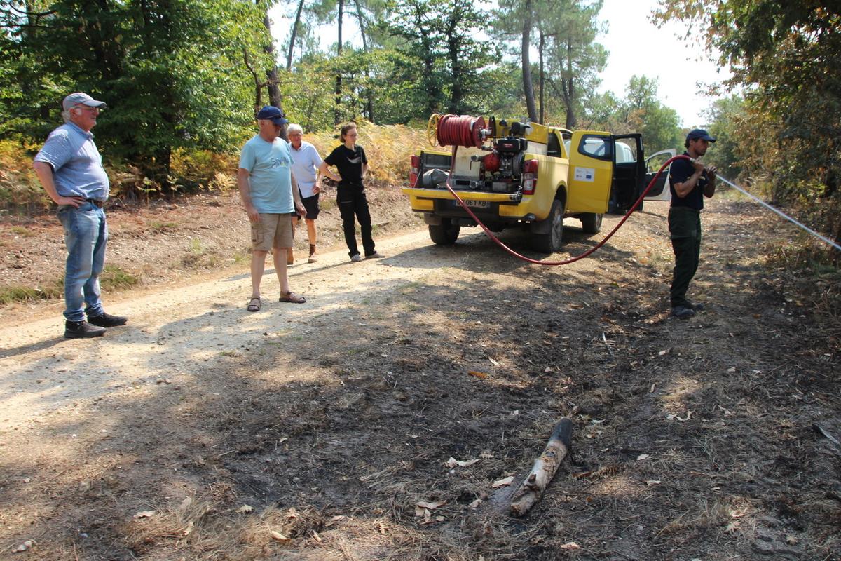 Ces spécialistes qui viennent en appui aux pompiers pour lutter contre la reprise des feux en sud-Charente