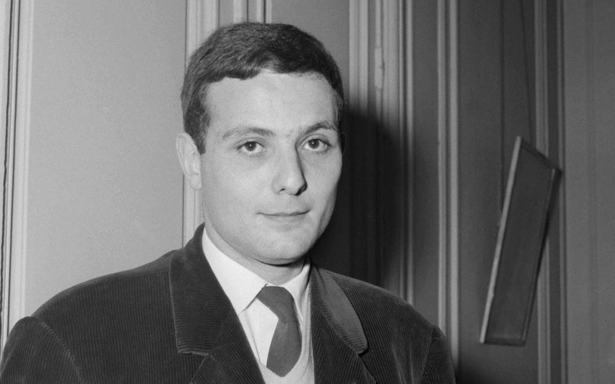 Philippe Sollers lors de la remise du prix Médicis le 27 novembre 1961 pour « Le Parc ». Il a 25 ans.