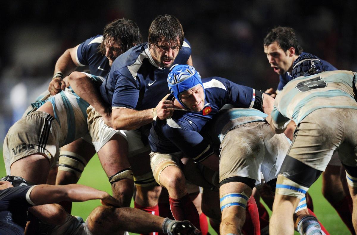 Julien Pierre a joué en équipe de France (27 sélections) et a évolué, entre 1998 et 2003, au Stade Rochelais.