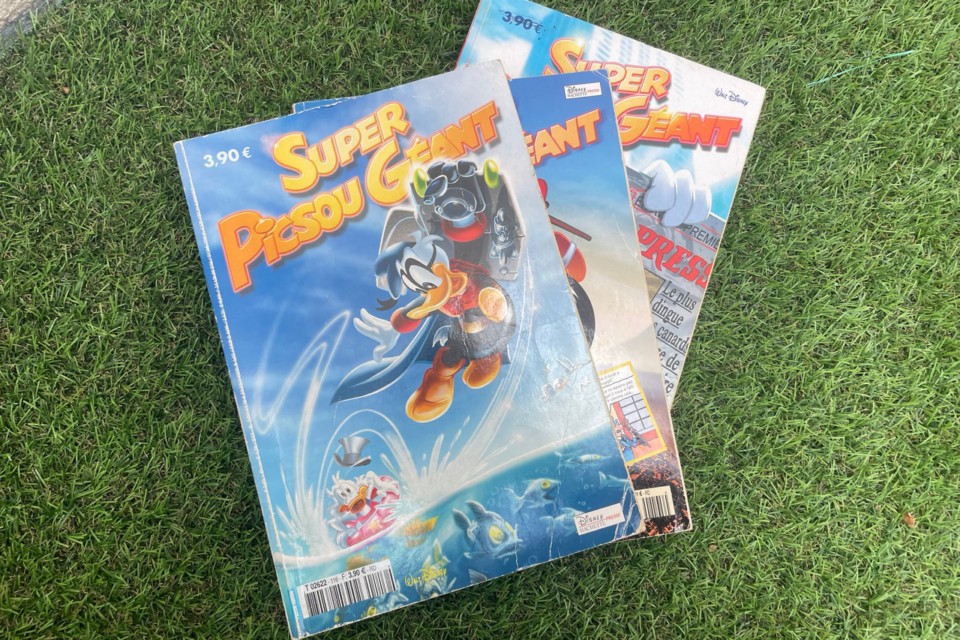Des exemplaires de Super Picsou Géant, la lecture de l'été recommandée par Martin.