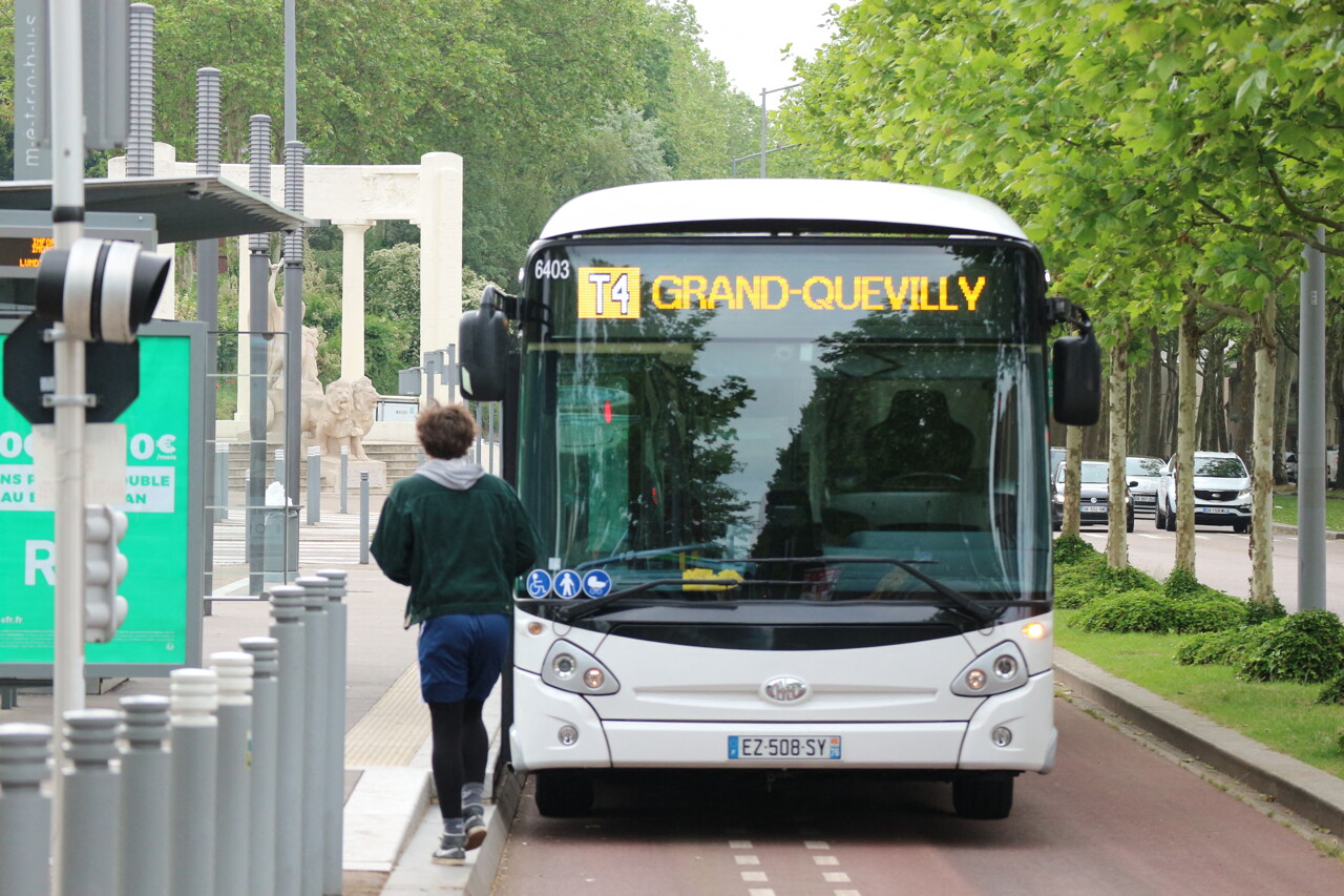 Un bus innovant doit parcourir Rouen mais reste au placard : jusqu'à quand ?