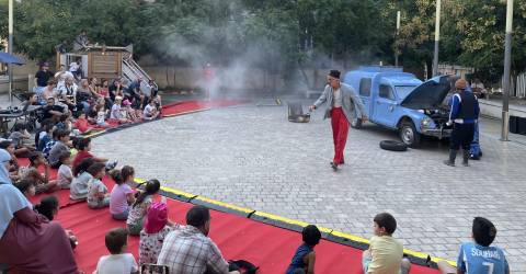 le cirque s’invite dans les quartiers pour émerveiller petits et grands