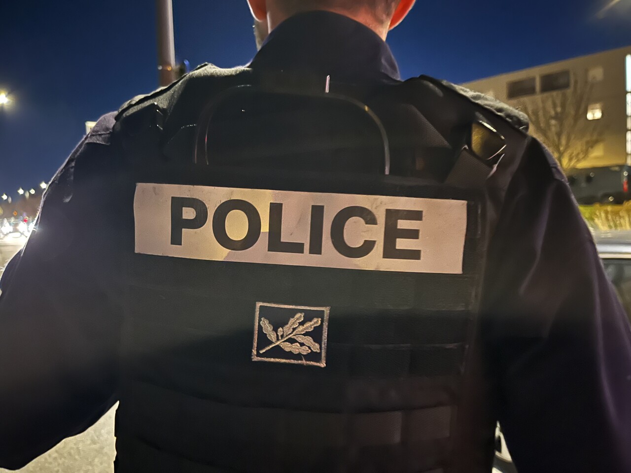 attaque au couteau contre un SDF endormi, un suspect de 20 ans en garde à vue