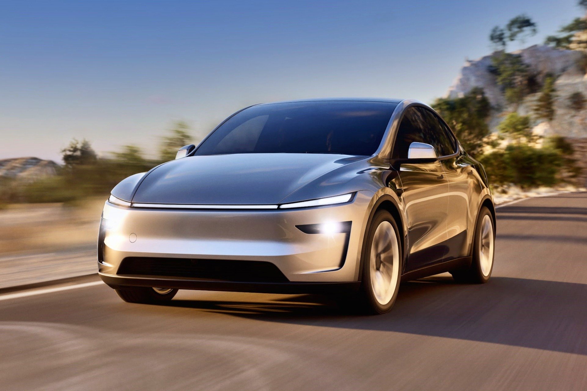 Avant du Tesla Model Y entrée de gamme avec signature LED et calandre fermée typique de la marque