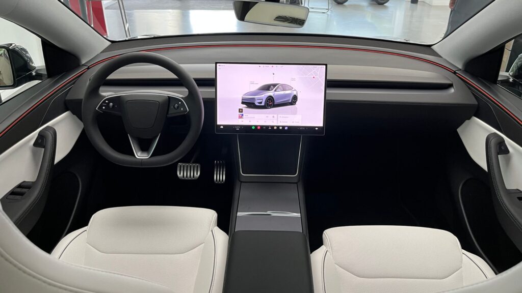 On découvre le nouveau Tesla Model Y Performance // Source : Robin San Vicente pour Numerama
