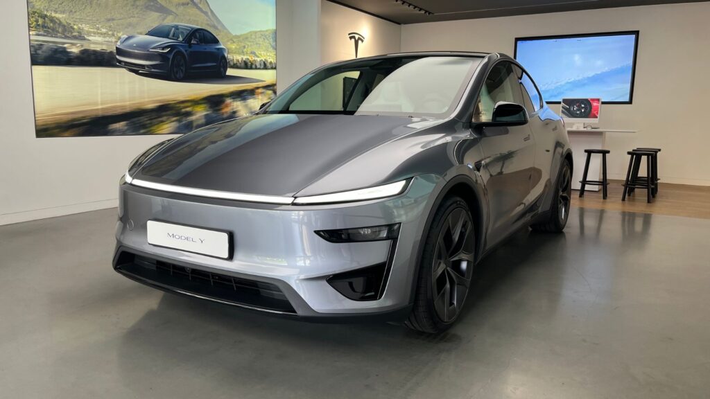 On découvre le nouveau Tesla Model Y Performance // Source : Robin San Vicente pour Numerama