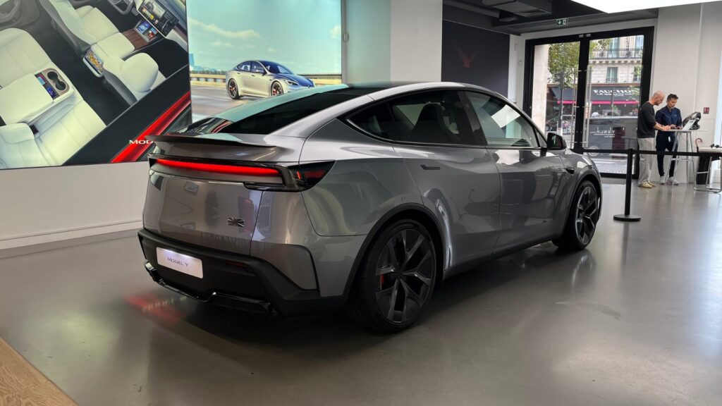On découvre le nouveau Tesla Model Y Performance // Source : Robin San Vicente pour Numerama