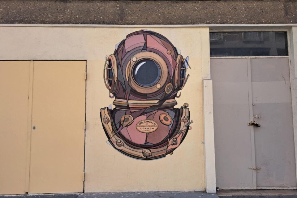 L'artiste Teuthis a effectué de nombreux collages dans le centre-ville du Havre