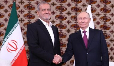Les présidents russe et iranien discutent du sommet en Alaska, de la guerre en Ukraine et du nucléaire