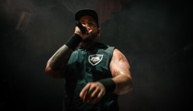 “Tout le monde a quitté le groupe” : Tommy Vext affirme que Bad Wolves se reforme avec de nouveaux membres
