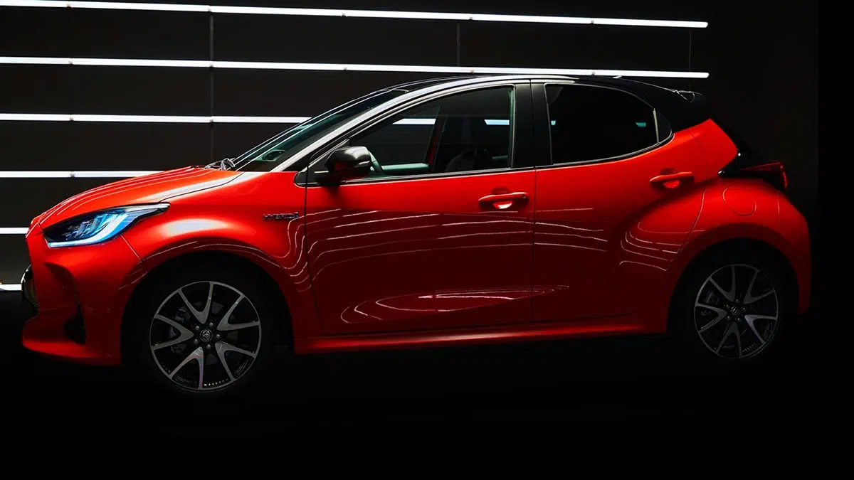 Toyota Yaris Hybride 2025 vue de profil, design moderne et silhouette compacte