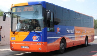 un bus entièrement détruit par le feu, la conductrice indemne