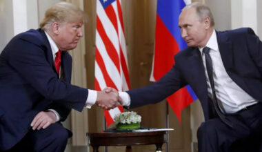Sommet en Alaska: les relations troubles de Trump avec la Russie / Plastiques: la déception de la ministre française / Antisémitisme: un arbre en hommage à Ilan Halimi abattu...